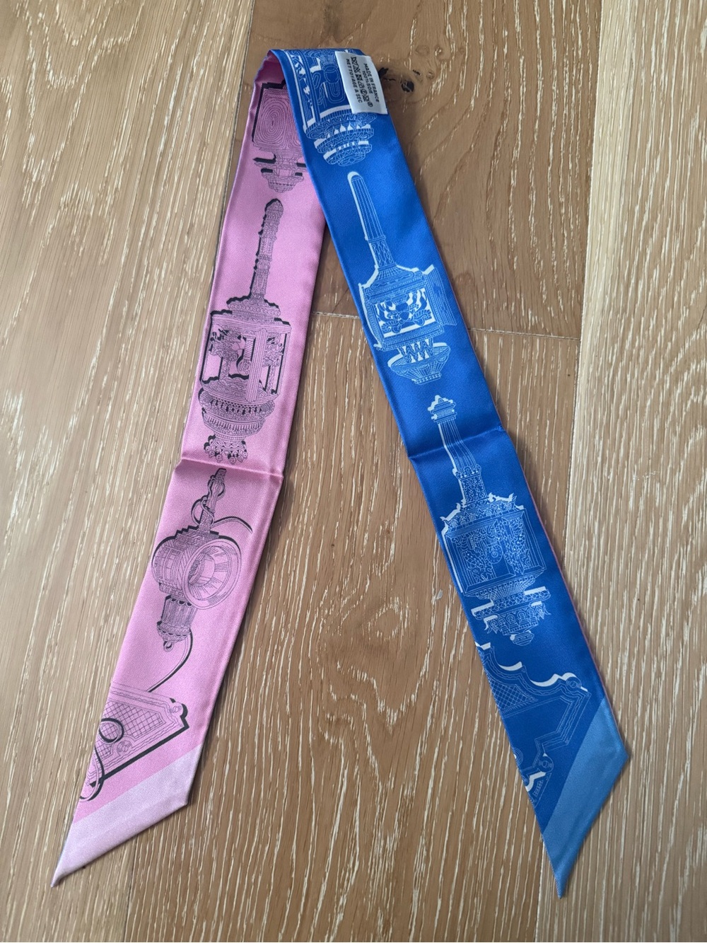 NWOT Hermès "Merveilleuses Lantern" Rose Bon Bon, Indigo Multi Silk Twilly SCARF - Picture 4 of 5